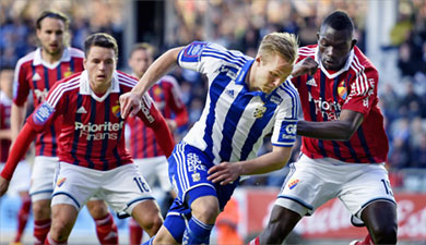 The Goteborg player slips away from the opponents